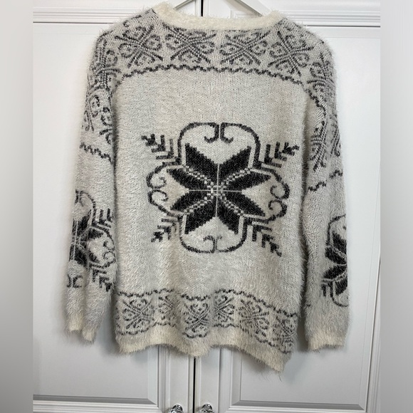 J.Janet Women's Size Large Crew Neck Soft Fuzzy Sweater with Black Designs - Picture 6 of 8